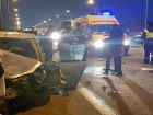 Четыре авто разбились вдребезги близ памятника Тачанке в Ростове-на-Дону