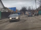 Провоцирующая нервный приступ у автомобилистов «сельская» дорога Ростова попала на видео