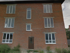 В Ростове власти выставили на продажу трехэтажный дом, который нужно снести в течение года