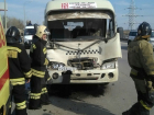 Маршрутка с пассажирами на большой скорости врезалась в фуру в Ростове