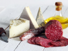 В Ростове на рынке обнаружили сыры и мясо из Европы