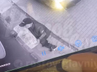 В Ростове пьяный мужчина с шлакоблоком напал на салон красоты