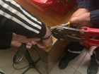 Ростовские спасатели помогли снять заклинившие наручники с задержанного