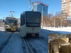В Ростове замерзают водители трамваев, пятые сутки охраняющие застрявшие составы 