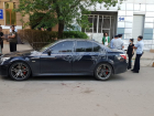 В центре Ростова неизвестный расстрелял автомобиль, есть пострадавший