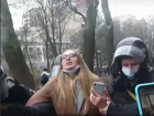 «Я просто стояла»: в Ростове начались жесткие задержания во время несанкционированного митинга