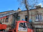В Ростове МЧС ликвидировало крупный пожар в старом общежитии