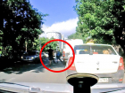В Ростове-на-Дону пешеходы избили водителя иномарки за замечание. Видео