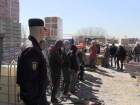 В Ростове выявили девять строящих многоэтажки мигрантов-нарушителей 