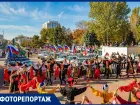 Фоторепортаж: в Ростове отметили День народного единства большим хороводом