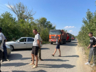 Под Ростовом жители поселка перекрыли дорогу из-за нелегальной свалки