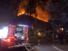 В Ростове горит аварийная трехэтажка