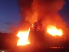 В центре Ростова горят два заброшенных дома на 6-й Линии