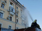 Крышу восстанавливают в пострадавшем от пожара доме в центре Ростова