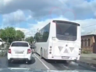 В Батайске водитель легковушки напал с перцовым баллончиком на водителя автобуса