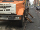 Свежий асфальт на улице Станиславского в Ростове провалил испытание «неуклюжим» грузовиком