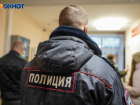 В Ростове три полицейских вломились в квартиру и требовали у хозяев 3 млн рублей