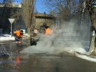 Укладка асфальта в лужи попала на фото возмутила и развеселила жителей Ростова
