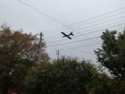Жители Азова заметили на проводах похожий на беспилотник предмет