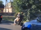 Оседлавший железного коня «звездный десантник» удивил жителей Ростова и попал на видео
