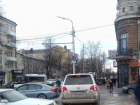 Борзый житель Ростова на дорогом Land Cruiser с крутыми номерами ужаснул скотскими "выкрутасами" на дороге 