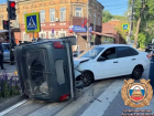 Три человека пострадали в ДТП с перевертышем на перекрестке в центре Ростова