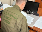 Экс-сотрудницу полиции из Ростовской области подозревают в передаче данных из служебной базы