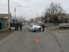 В Сальске водитель «ВАЗ-2114» сбил маму с ребенком, девочка погибла