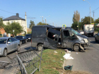 Жуткая авария с участием дорогого внедорожника и фургона произошла на улице Мичурина в Ростове
