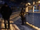 Увлекательная прогулка пешеходов по «сворачивающему шеи» акведуку Ростова попала на видео