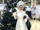 Прекрасная ростовская Снегурочка попросила на Новый год "беленькую машинку"