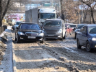 Катастрофическую "ледяную" пробку из-за канализации в Ростове сняли на фото и видео 