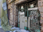 «Карта позора Ростова»: утраченная лепнина, свалка в центре и дома, стыдливо прикрытые тряпочками