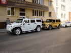 Хозяев «Гелендвагена» и «Хаммера» оштрафуют за парковку у здания Следственного комитета в Ростове 