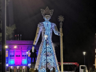 Жителей Аксая напугала новогодняя статуя огромной Снежной Королевы
