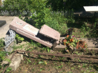 Бессердечные вандалы с корнем выворотили памятники и надругались над могилами в Ростове