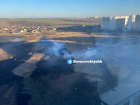 Большой ландшафтный пожар вспыхнул в микрорайоне Суворовском в Ростове
