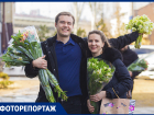 Охапки роз и тюльпаны для любимых: показываем, как в Ростове отмечали 8 Марта