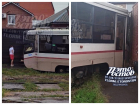В Ростове трамвай сошел с рельс и врезался в частный дом 