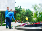 Футболисты «Ростова» почтили память павших солдат и поздравили ветеранов клипом