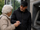 В Ростовской области 83-летняя пенсионерка лишилась денег с карты после «помощи» у банкомата