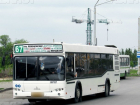 Развозившего пассажиров в автобусе «без колеса» маршрутчика строго наказали в Ростове