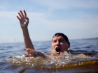 Молодого купальщика вытащили на рассвете из воды у судового хода Дона в Ростове