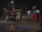 В Ростове иномарка снесла стеклянную остановку после ДТП