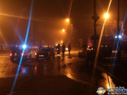 В Таганроге ВАЗ влетел в светофор и загорелся, два человека погибли