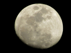 Впечатляющие фото полной Луны в начале затмения восхитили жителей Ростова
