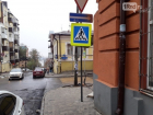 "Гениальное" расположение дорожных знаков в Ростове: не можешь пройти - облетай