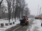 После ухудшения погоды дороги Ростова чистят от снега 125 спецмашин