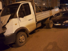 В Ростовской области иномарка въехала под грузовик