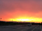 Страшно красивый огненный закат вызвал апокалиптичные настроения у жителей Ростова и попал на видео